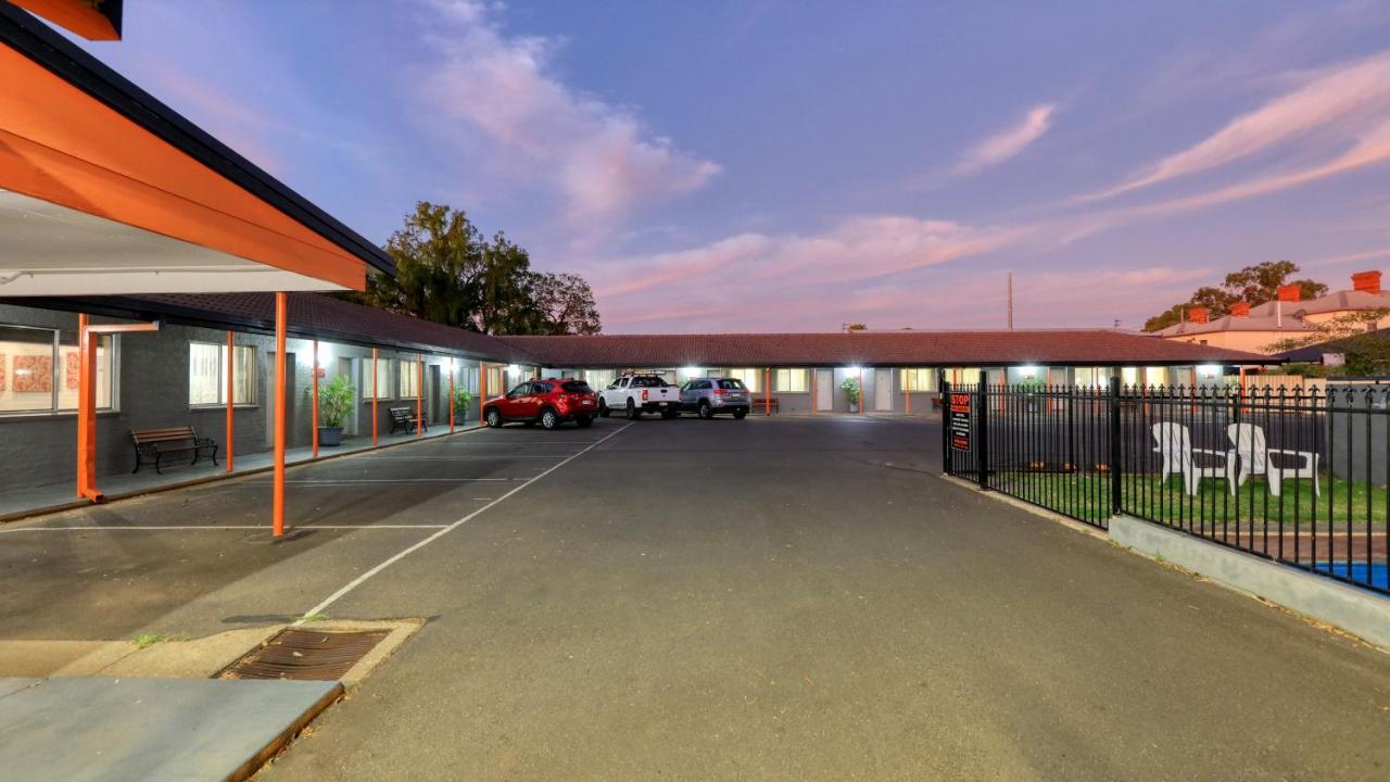 Country Leisure Motor Inn Dubbo Dış mekan fotoğraf